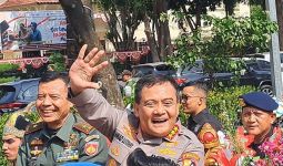 Tinggalkan Polda Jateng dengan Menaiki Kereta Kencana, Komjen Ahmad Luthfi Meneteskan Air Mata - JPNN.com