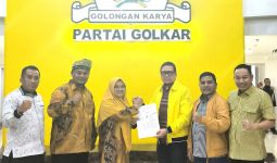 Terima SK Dukungan dari Golkar, Afni-Syamsurizal Tancap Gas Berlayar di Pilkada Siak 2024 - JPNN.com