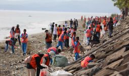 AMANAH Ajak Generasi Muda Bersihkan Pantai Ladong Aceh Besar - JPNN.com