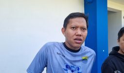 Kini Berseragam Persib Bandung, Adam Alis: Saya Suka Persaingan - JPNN.com