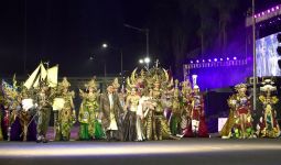 Manfaatkan Karung Pupuk Bekas, Pupuk Indonesia Grup Tampil di Jember Fashion Carnaval 2024 - JPNN.com