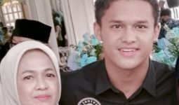 Peraih Emas Olimpiade Paris Rizki Juniansyah Punya Ritual Minum Air Bekas Cucian Kaki Ibu - JPNN.com