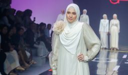 Jadi Muse Nobby, Dhini Aminarti Tampil Elegan di atas Panggung Muffest 2024 - JPNN.com