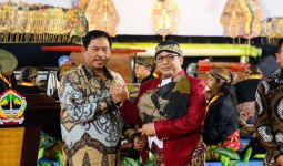 Pj Gubernur Jateng Menggelar Wayang Kulit Semar Kembar-Sembadra Larung - JPNN.com