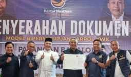 NasDem Serahkan Surat Rekomendasi ke 6 Cakada di Jabar, Salah Satunya Pasangan Farhan-Erwin - JPNN.com