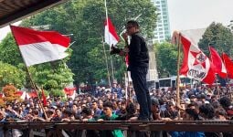 Gerbang Pancasila Gedung DPR RI Dirobohkan Massa Penolak RUU Pilkada, Dasco Gerindra Dicari Mahasiswa - JPNN.com