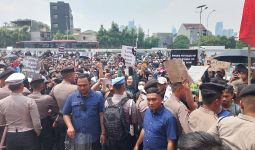 Ada Info Anggota DPR Masih di Sekitar Senayan, Jeirry: Busuk Motifnya! - JPNN.com