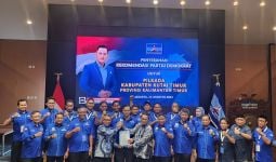 AHY Serahkan SK kepada Jagoan Demokrat di Kutim & Bontang, Irwan: Mari Berjuang - JPNN.com