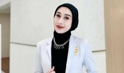 Reza Gladys Alami Kerugian Imbas Rumor Produk Ilegal, Penjualan Menurun - JPNN.com