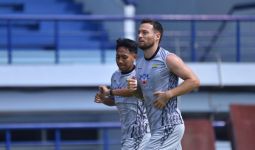 Kontroversi Sanksi Beckham Putra, Kapten Persib Marc Klok Terheran-heran - JPNN.com