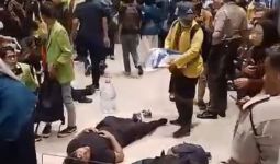 Demo di Semarang: Polisi Membabi Buta Tembakkan Gas Air Mata, Puluhan Mahasiswa Dilarikan ke RS - JPNN.com