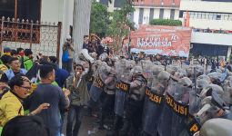 Kronologi Pipi Wakasat Intel Kena Tombak saat Demo Mahasiswa di Semarang - JPNN.com