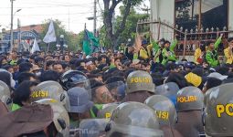 Video: Semarang Tegang, Pipi Wakasat Intel Kena Tombak - JPNN.com