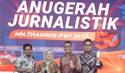 Alfian Risfil Auton Asal Bawean Sabet Penghargaan Bergengsi di MH Thamrin Award 2024 - JPNN.com