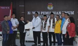 Daftar ke KPU Kabupaten Bekasi, Dani-Romli Ingin Rangkul Semua Kalangan - JPNN.com