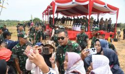 KSAD Mendampingi Panglima TNI Tinjau Penerjunan DCS dan Airbone - JPNN.com