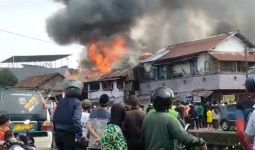 Si Jago Merah Mengamuk di Kawasan Padat Penduduk, 8 Rumah Hangus Terbakar - JPNN.com