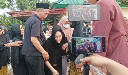 Berduka Seusai Kepergian Keponakan, Ayu Ting Ting Berupaya Tegar - JPNN.com