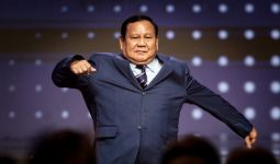 Prabowo Menyindir 2 Orang dengan Pantun, Semua Tertawa - JPNN.com