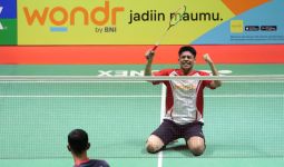 Kalahkan Alwi Farhan, Moh Zaki Ubaidillah Bikin Kejutan dengan Menjuarai Indonesia Masters 2024 Super 100 - JPNN.com