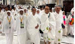 Menteri Bahlil Bagikan Momen Perjalanan Umrah, Warganet Beri Dukungan dan Doa - JPNN.com