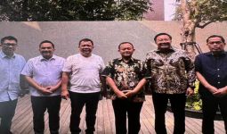 Sebelum Proses Uji Kelayakan Calon Anggota BPK, Bobby Rizaldi Sowan ke Haji Isam - JPNN.com