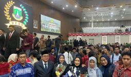 Ibu dan Anaknya Ini Dilantik Jadi Anggota DPRD Banten, Partai pun Sama - JPNN.com