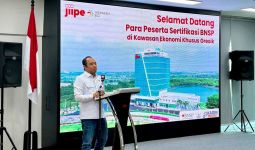 BNSP Gelar Sertifikasi Kompetensi Tenaga Kerja di KEK JIIPE Gresik - JPNN.com