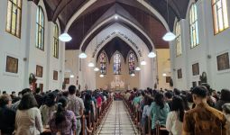 Gereja Katedral Bandung Berangkatkan 200 Jemaat Katolik Ikut Misa Paus Fransiskus di SUGBK - JPNN.com