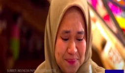 Guru Muslimah Asal Buton Menangis Terharu bisa Berhadapan Langsung dengan Paus Fransiskus - JPNN.com