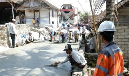 Tingkatkan Kesejahteraan Masyarakat, SIG Bangun Jalan 6 Desa di Rembang dan Blora - JPNN.com