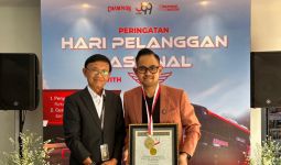 Founder Juragan 99 Mendadak Jadi Pramugara di Hari Pelanggan Nasional - JPNN.com