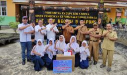 Dukung Cyber Education, PalmCo Salurkan 28 Komputer ke Sekolah Remote Area di Riau - JPNN.com