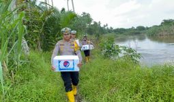 Banjir Terpa Warga, Satlantas Polres Rohul Bawa Sembako dan Pesan Damai Pilkada - JPNN.com