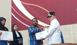 202 ASN Formasi 2018 Kota Sorong Terima SK, Ini Pesan Bernhard Rondonuwu - JPNN.com