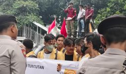 Aliansi Mahasiswa Jakarta Gelar Aksi, Reza: Kami Berharap MA Melakukan Pembenahan Internal - JPNN.com