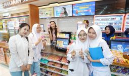 Lucinta Luna Mendadak Jadi Kasir Indomaret, Ternyata Ini Sebabnya - JPNN.com