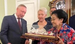 Menjamu Bu Mega, Gubernur Saint Petersburg Puji Jasa Bung Karno bagi Muslim Rusia - JPNN.com