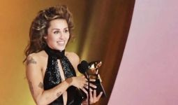 Miley Cyrus Digugat atas Dugaan Pelanggaran Hak Cipta Lagu Flowers - JPNN.com