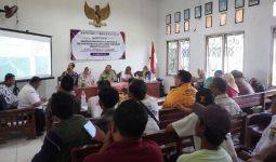 Antisipasi Dampak Perubahan Iklim, FHUP Edukasi Masyarakat Pesisir - JPNN.com