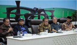 DPR Desak Kemenkes Tinjau Kembali PP 28/2024 & RPMK Terkait Kemasan Rokok Polos Tanpa Merek - JPNN.com