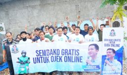 Relawan Mas Gibran Berbagi Sembako & Sediakan Layanan Cukur Gratis untuk Driver Ojol - JPNN.com