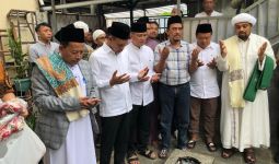 Sosialisasi di Ciawi, Rudy-Jaro Ade Bagikan Makan Gratis dan Berziarah - JPNN.com