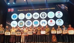 Menteri Airlangga Hartarto Terima Penghargaan Minister Lifetime Achievement Awards - JPNN.com