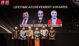 Nicke Widyawati Raih Lifetime Achievement Atas Kontribusinya Majukan Industri Dalam Negeri - JPNN.com