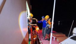 SAR Pangkalpinang Mengevakuasi 8 Pemancing yang Terombang-ambing 5 Jam di Laut - JPNN.com