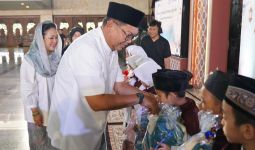 Rayakan HUT ke-26, Bank Mandiri Bagikan Santunan Pendidikan ke 2.600 Anak Yatim Piatu - JPNN.com