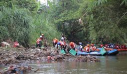 Pertamina International Shipping Turut Bersihkan 14 Ton Sampah di Sungai Ciliwung - JPNN.com