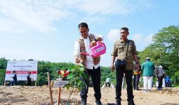 Lakukan Penanaman Pohon di Buffer Zone Tambang, Akmal Malik: Bentuk Sedekah untuk Alam - JPNN.com