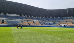 Kementerian PUPR Fokus Benahi Rumput dan Pencahayaan di Stadion GBLA - JPNN.com